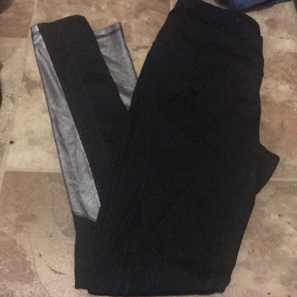Black yoga pants